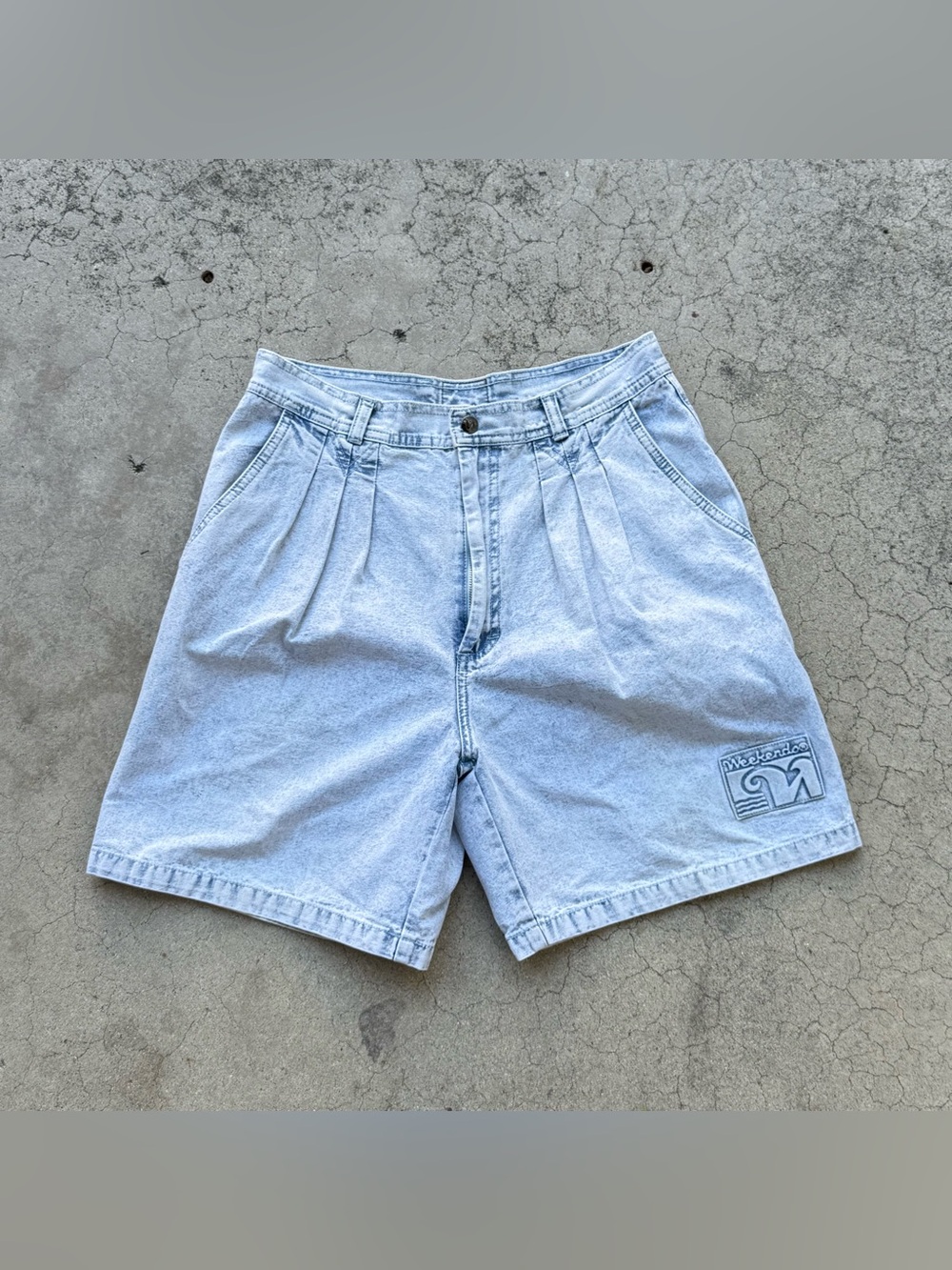 Vintage 80’s 90s Weekend's Pleated High Waisted Light Blue Denim Mom Shorts 28